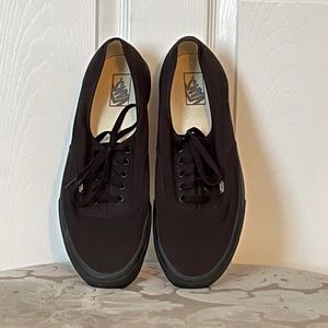 Men’s All Black Vans